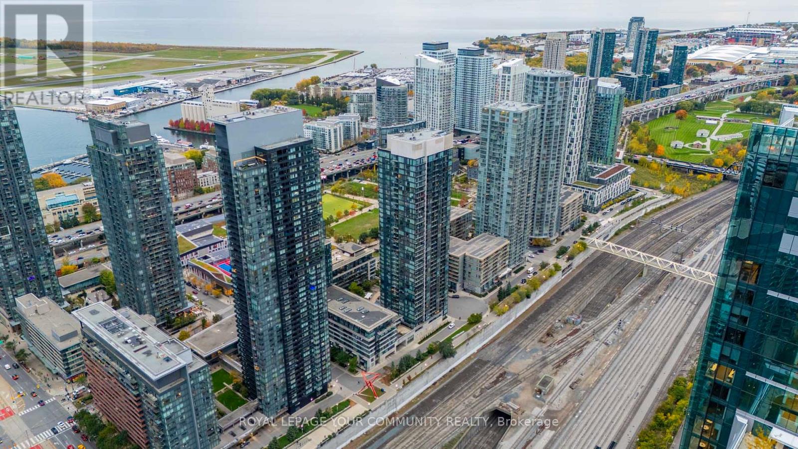 2111 - 25 Capreol Court, Toronto, Ontario  M5V 3Z7 - Photo 18 - C12497346