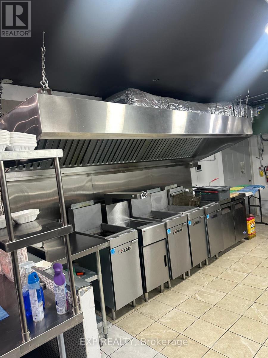 Main - 198 Augusta Avenue, Toronto, Ontario  M5T 2L6 - Photo 4 - C12497372