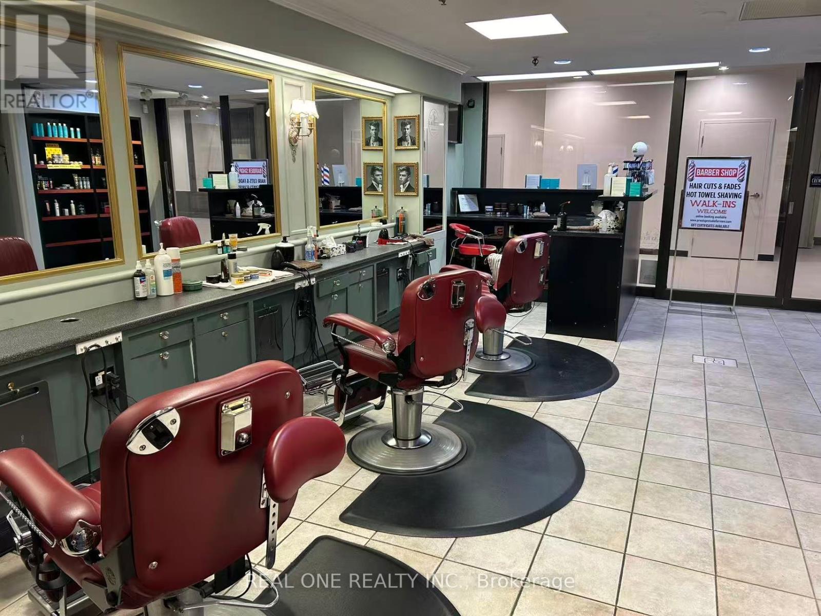 C8 - 123 Queen Street W, Toronto, Ontario  M5H 2M9 - Photo 3 - C12497482