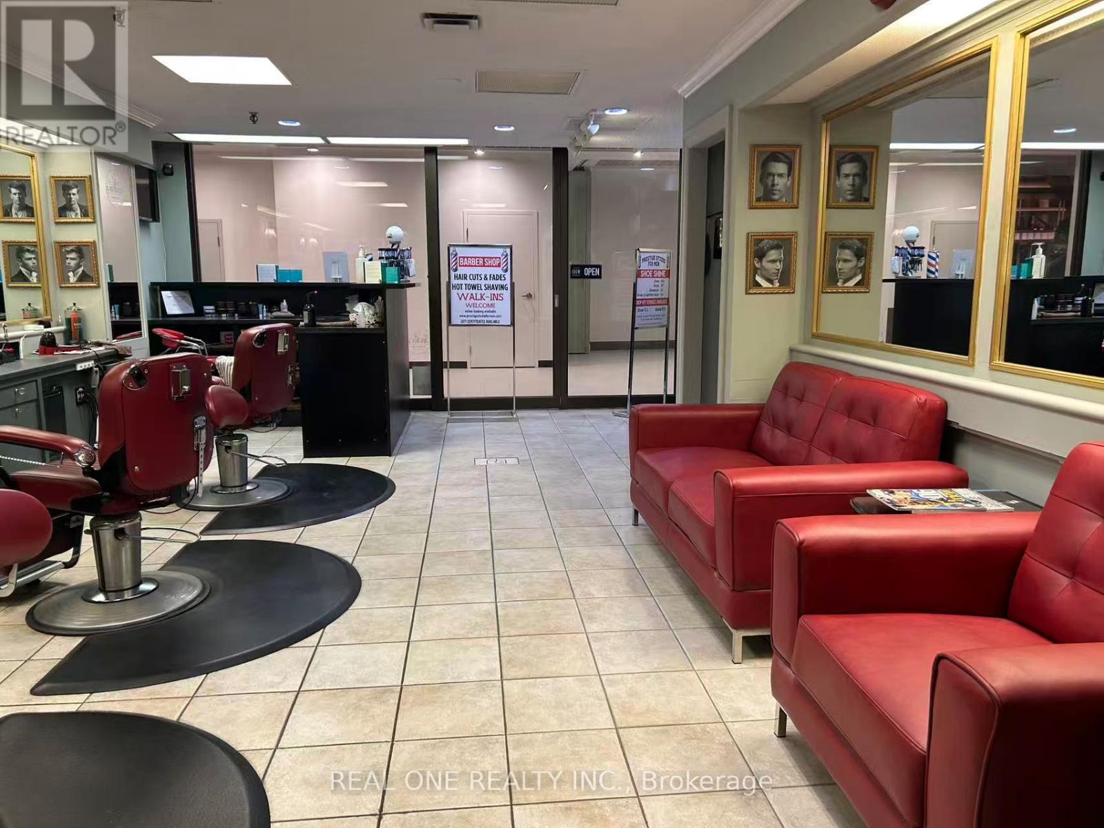 C8 - 123 Queen Street W, Toronto, Ontario  M5H 2M9 - Photo 4 - C12497482