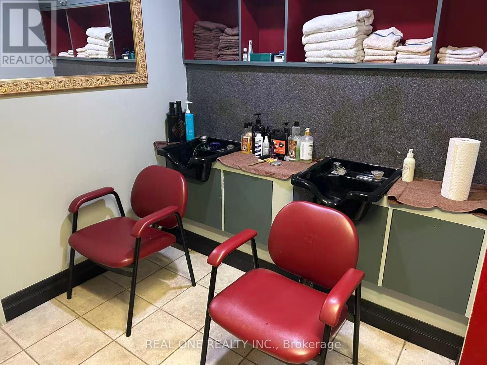 C8 - 123 Queen Street W, Toronto, Ontario  M5H 2M9 - Photo 6 - C12497482