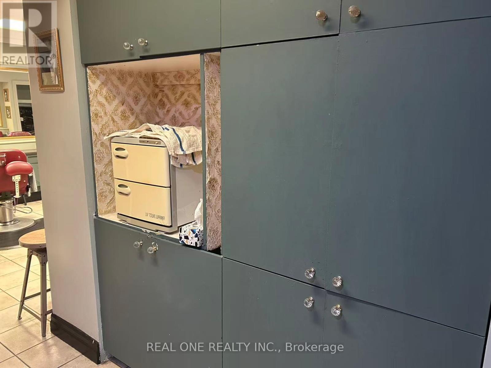 C8 - 123 Queen Street W, Toronto, Ontario  M5H 2M9 - Photo 8 - C12497482