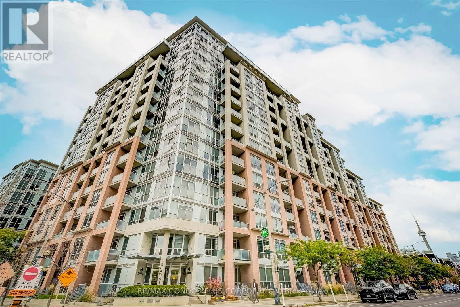 215 - 1 Shaw Street, Toronto, Ontario  M6K 0A1 - Photo 1 - C12497562