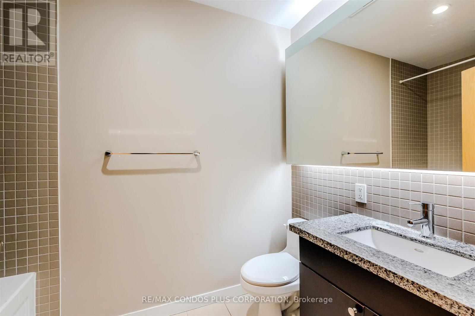 215 - 1 Shaw Street, Toronto, Ontario  M6K 0A1 - Photo 11 - C12497562