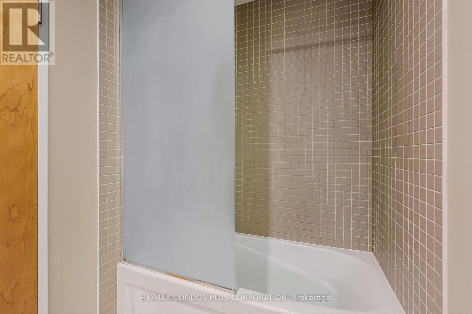 215 - 1 Shaw Street, Toronto, Ontario  M6K 0A1 - Photo 12 - C12497562