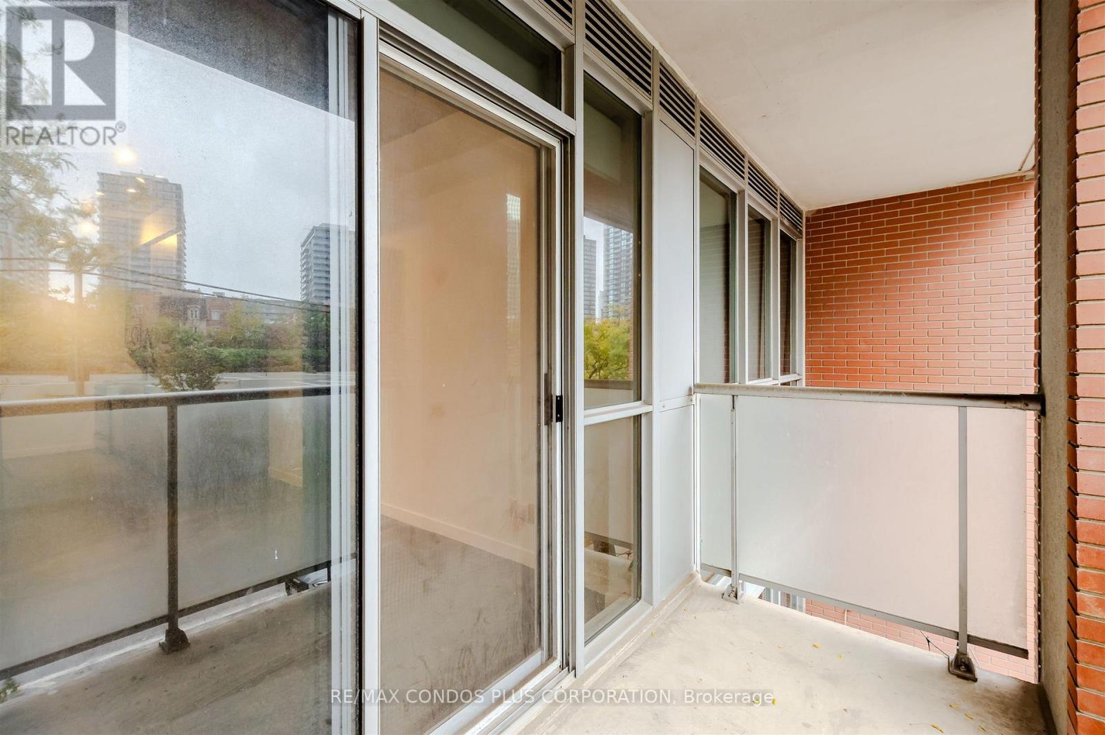 215 - 1 Shaw Street, Toronto, Ontario  M6K 0A1 - Photo 17 - C12497562