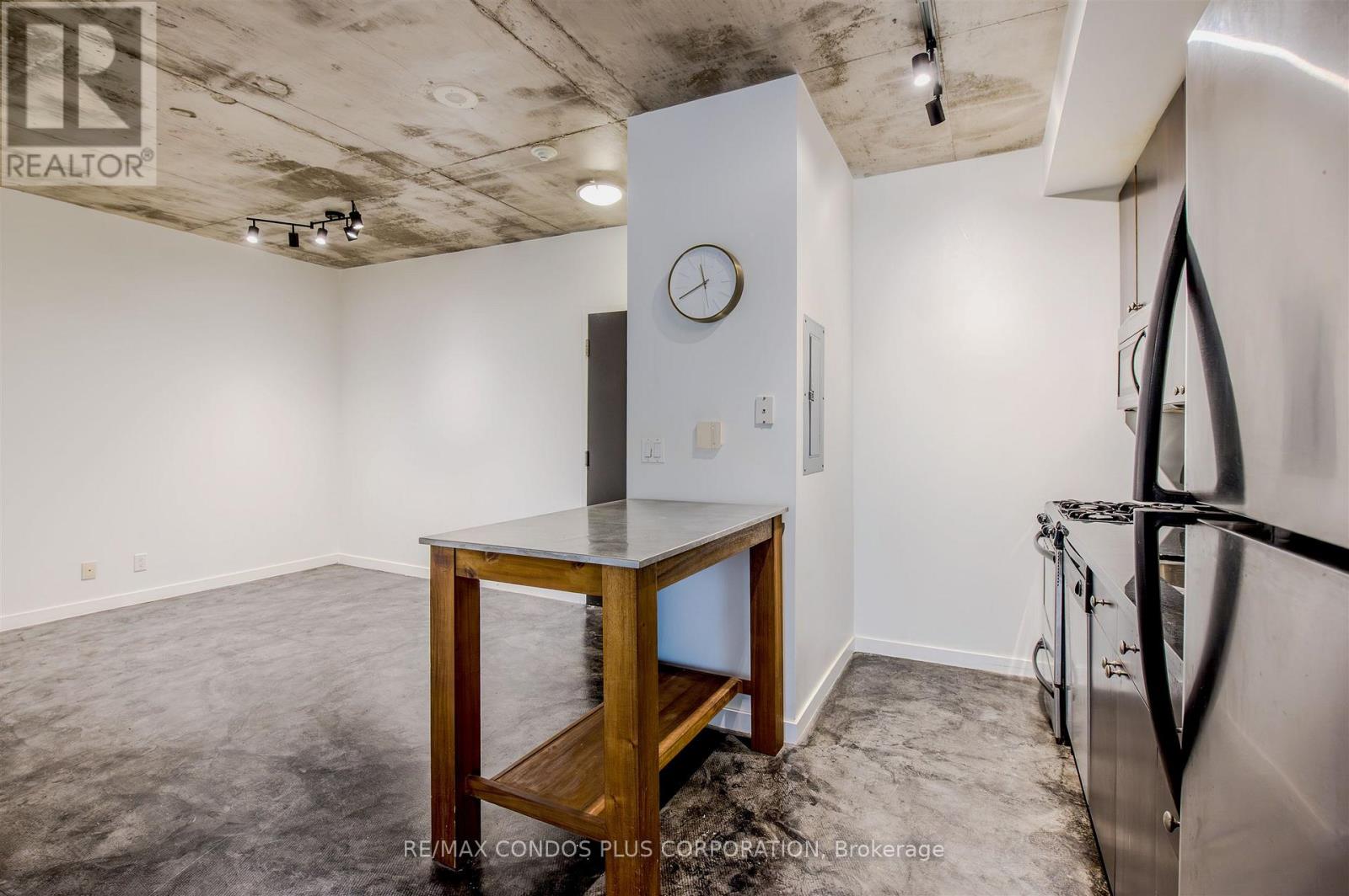 215 - 1 Shaw Street, Toronto, Ontario  M6K 0A1 - Photo 3 - C12497562