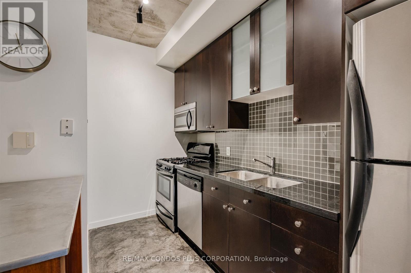 215 - 1 Shaw Street, Toronto, Ontario  M6K 0A1 - Photo 4 - C12497562