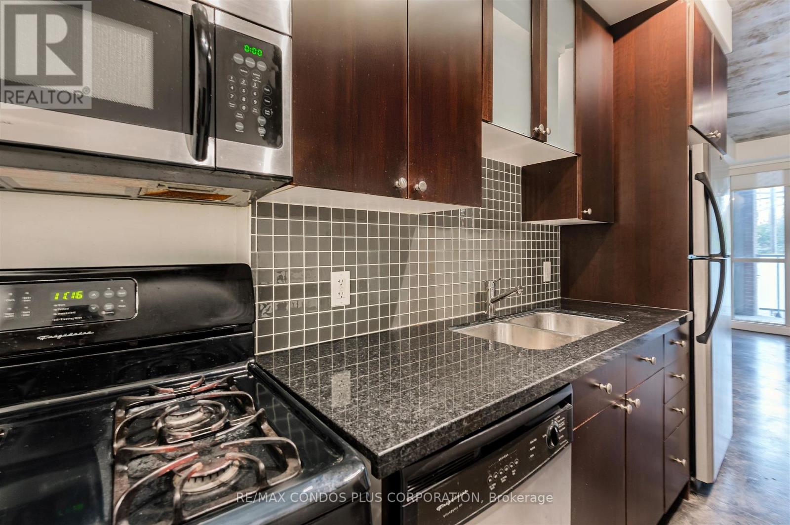 215 - 1 Shaw Street, Toronto, Ontario  M6K 0A1 - Photo 5 - C12497562