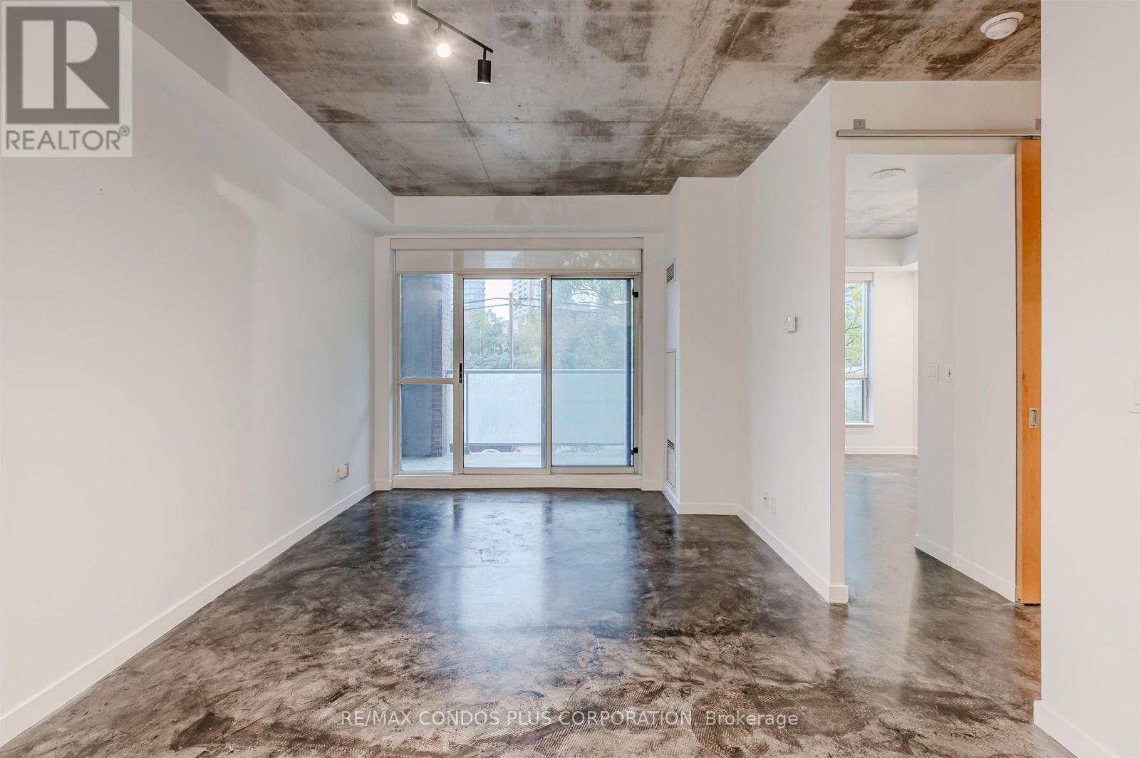 215 - 1 Shaw Street, Toronto, Ontario  M6K 0A1 - Photo 7 - C12497562