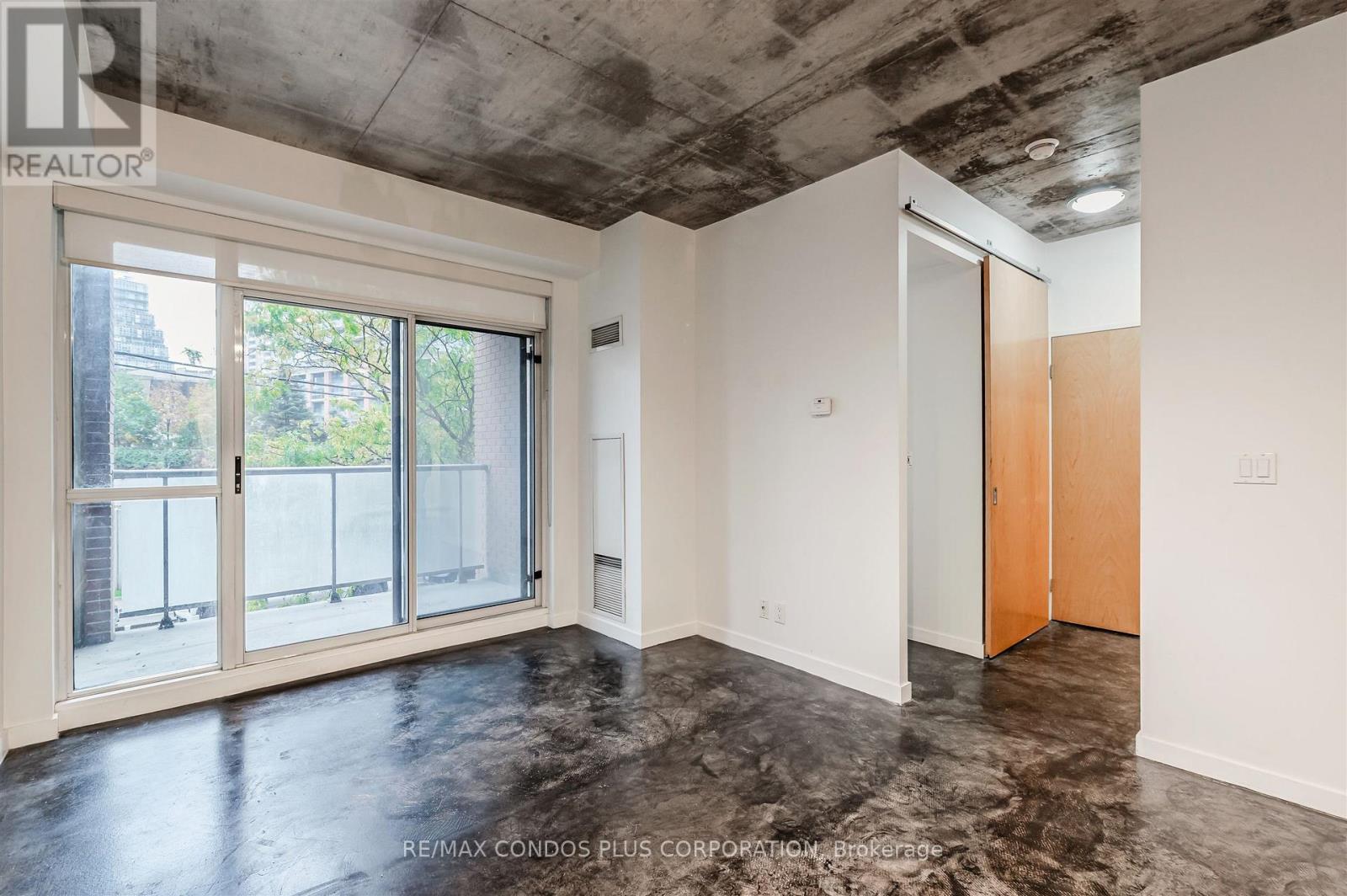 215 - 1 Shaw Street, Toronto, Ontario  M6K 0A1 - Photo 8 - C12497562