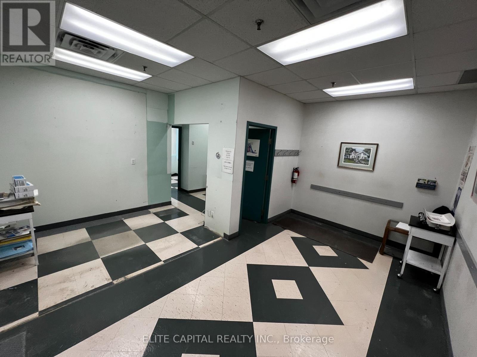 210 - 701 Sheppard Avenue E, Toronto, Ontario  M2K 2Z3 - Photo 2 - C12497658