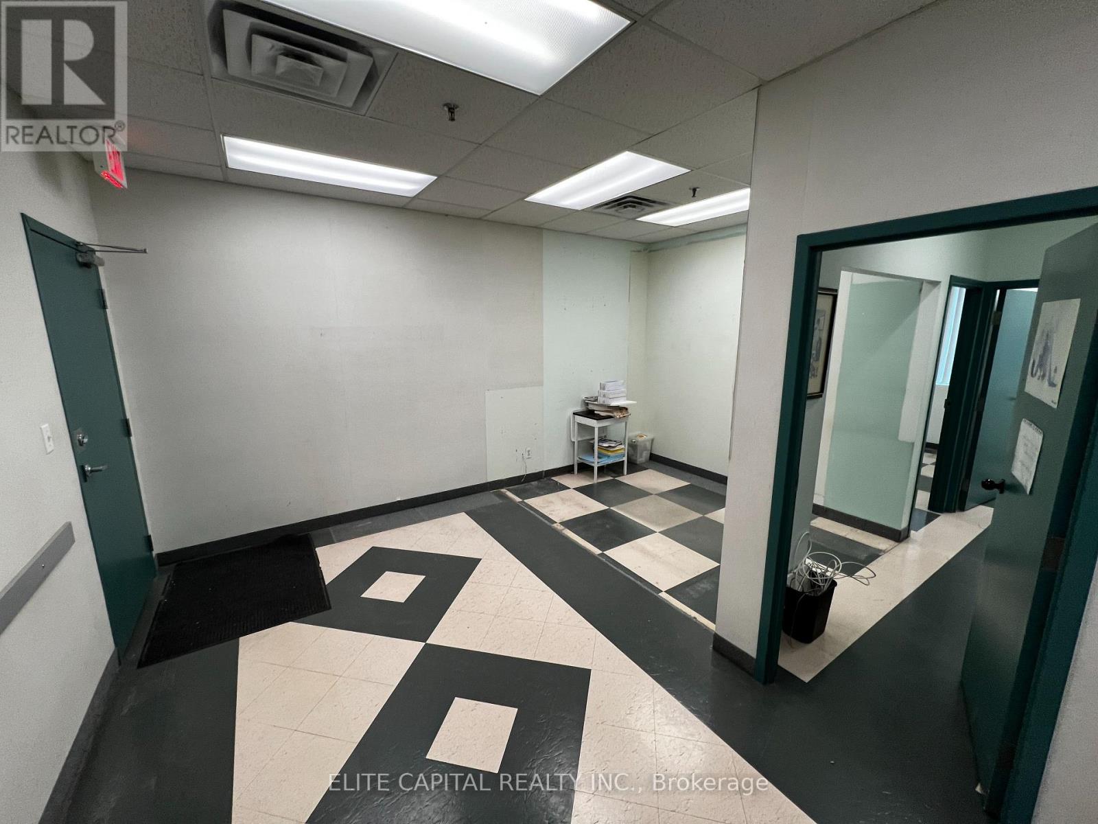 210 - 701 Sheppard Avenue E, Toronto, Ontario  M2K 2Z3 - Photo 4 - C12497658