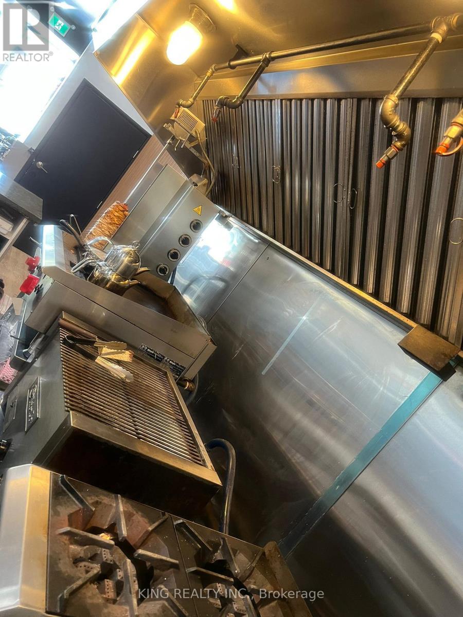 1637 Eglinton Avenue W, Toronto, Ontario  M6E 2H1 - Photo 4 - C12497816