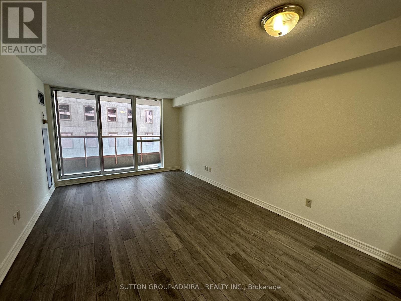 401 - 736 Bay Street, Toronto, Ontario  M5G 2M4 - Photo 3 - C12497956