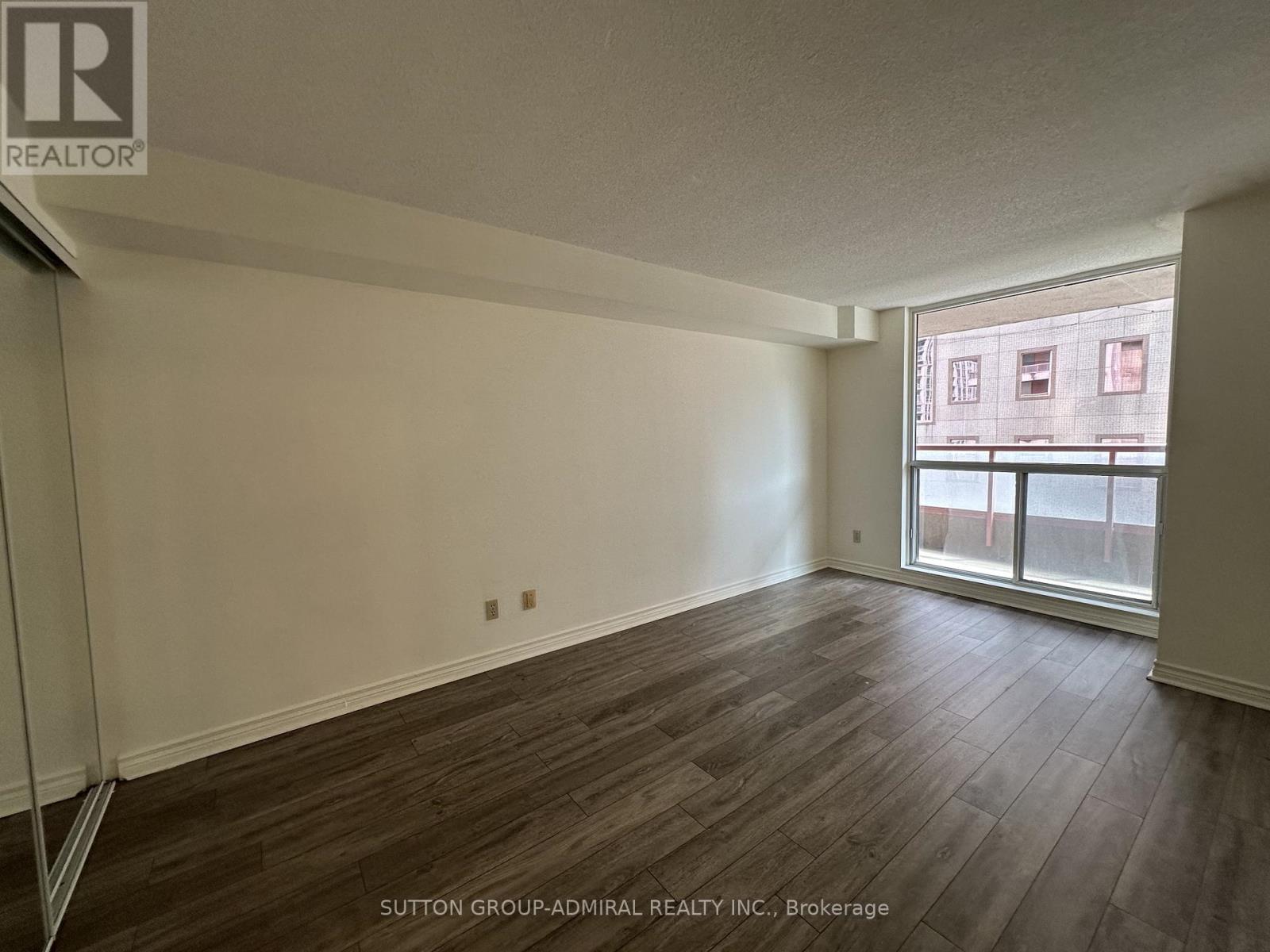 401 - 736 Bay Street, Toronto, Ontario  M5G 2M4 - Photo 4 - C12497956