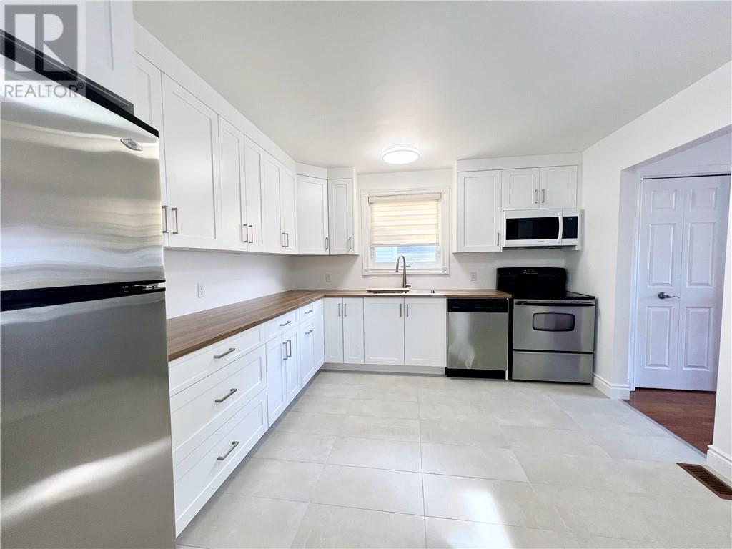 74 Lady Ashley Court, Greater Sudbury, Ontario  P3E 5Z7 - Photo 3 - 2125413