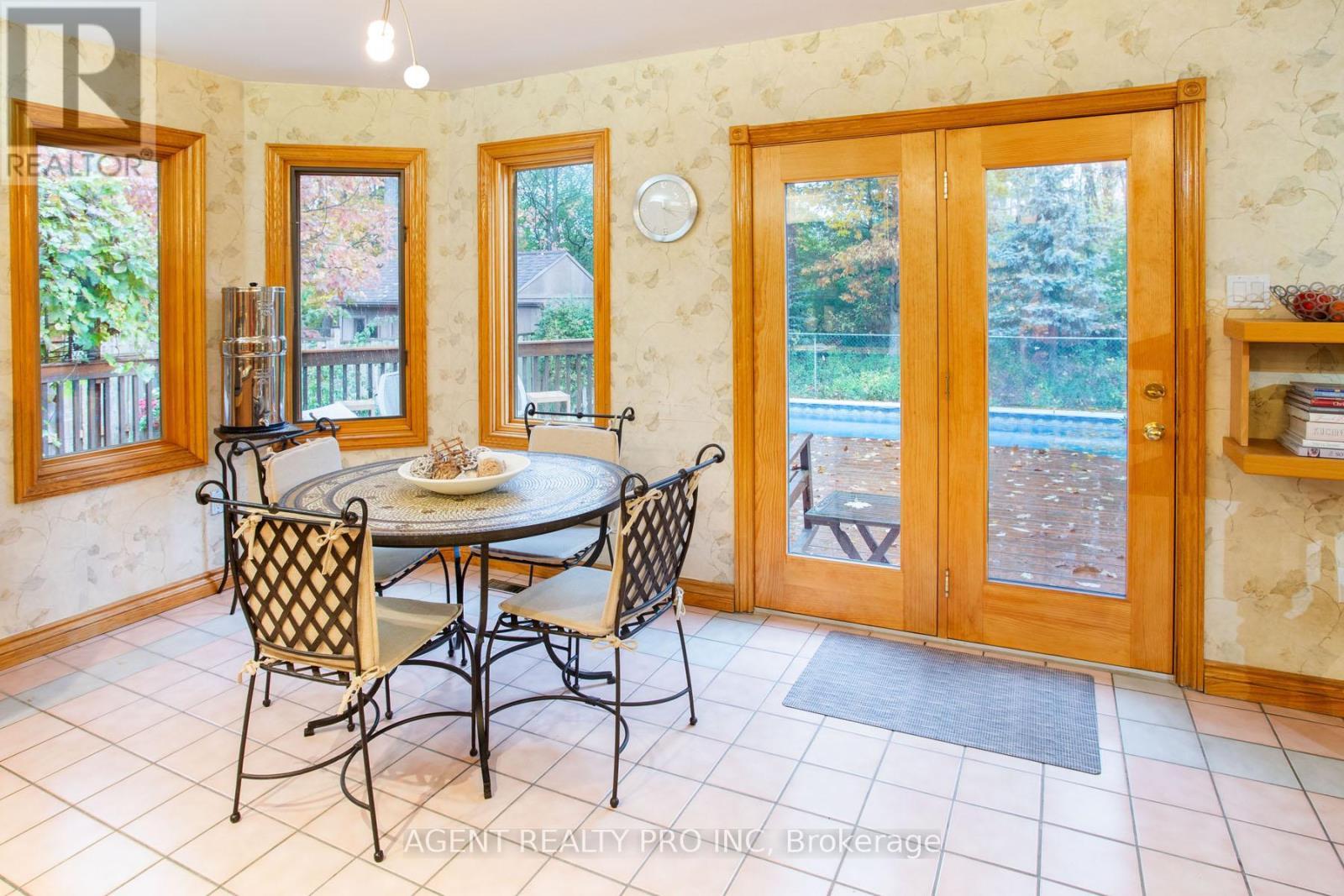 922 Country Club Crescent, London South, Ontario  N6C 5R5 - Photo 12 - X12498068