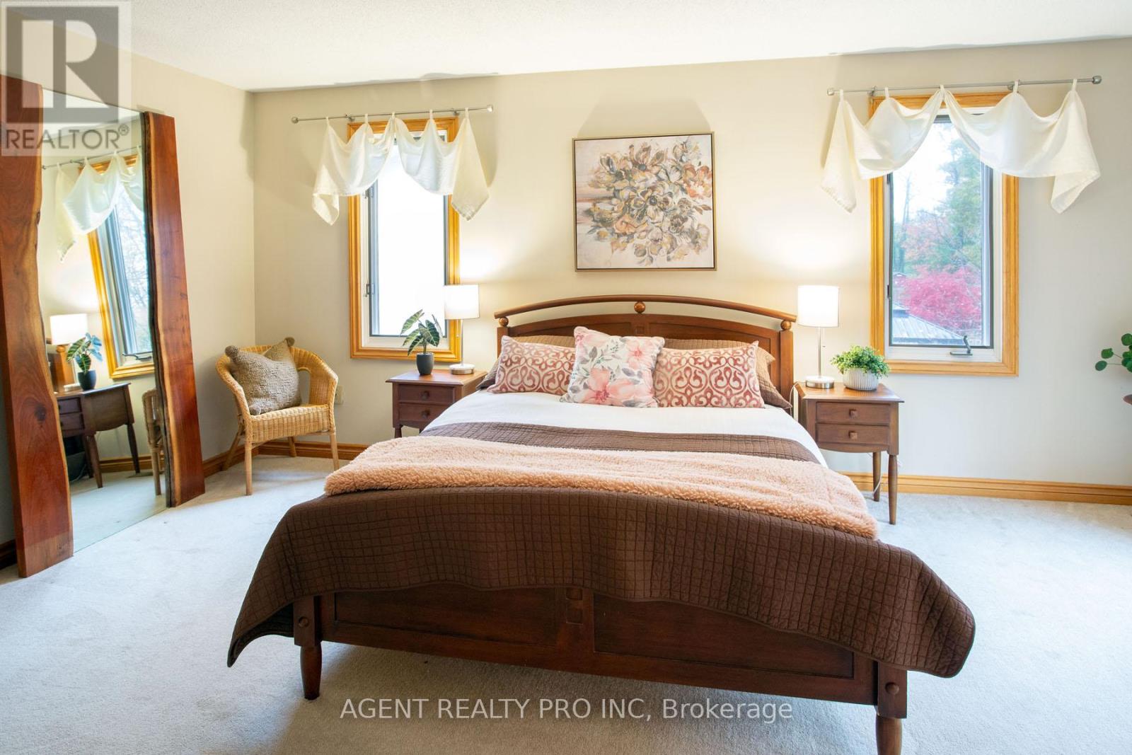 922 Country Club Crescent, London South, Ontario  N6C 5R5 - Photo 14 - X12498068