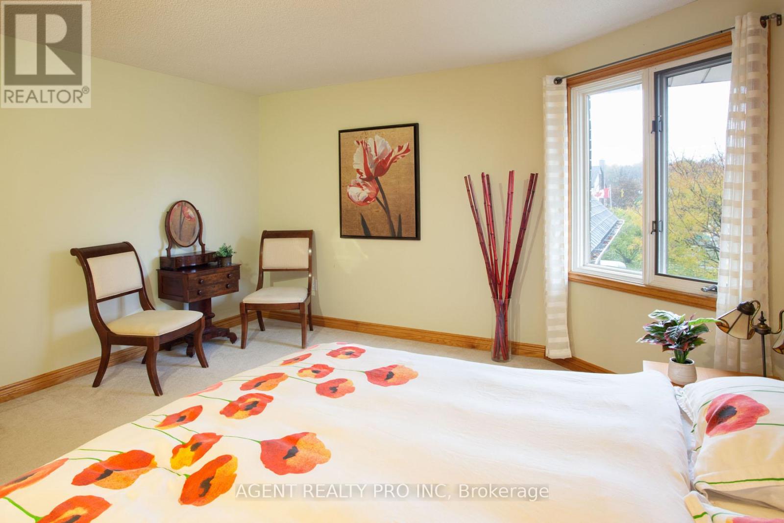 922 Country Club Crescent, London South, Ontario  N6C 5R5 - Photo 22 - X12498068