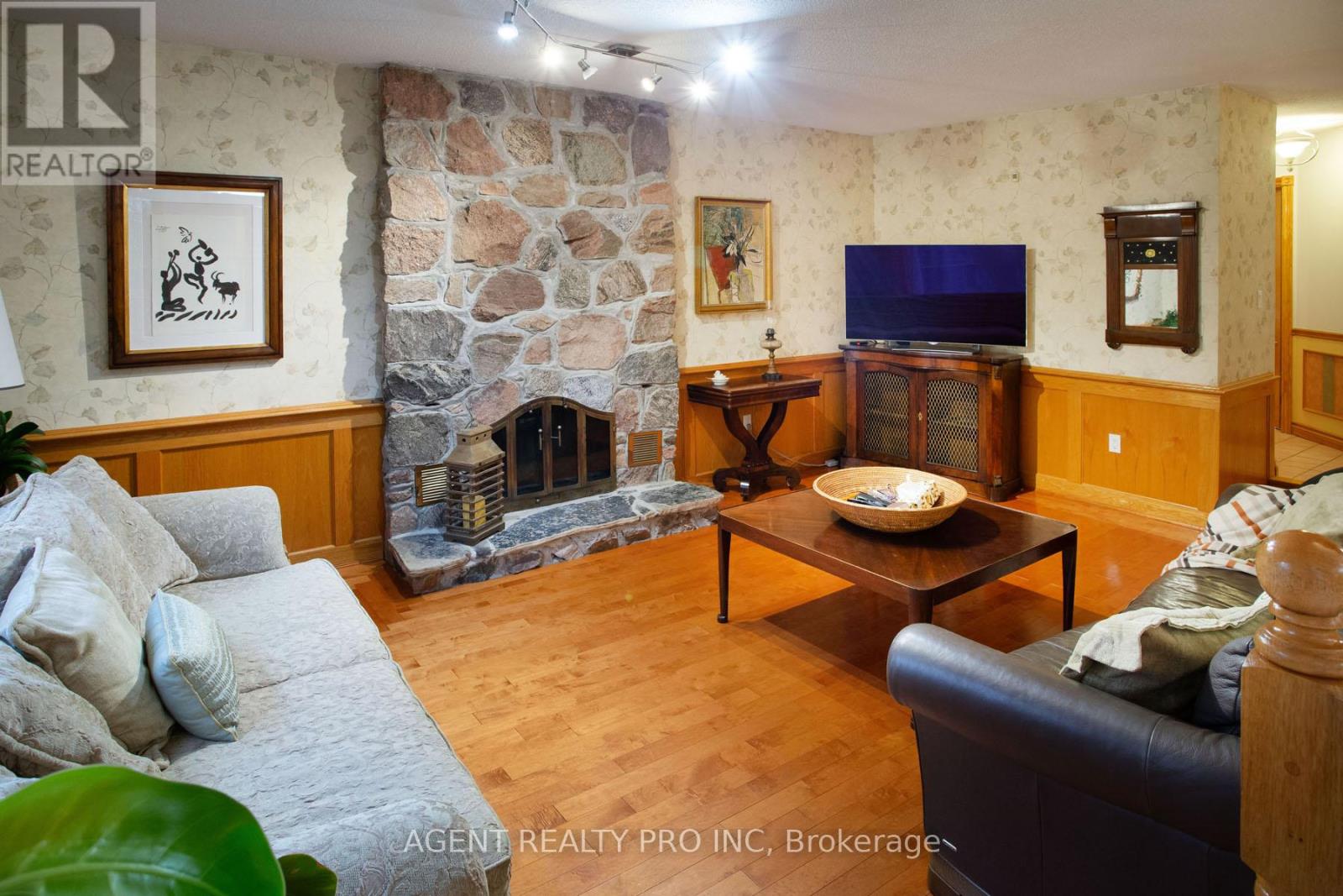 922 Country Club Crescent, London South, Ontario  N6C 5R5 - Photo 33 - X12498068