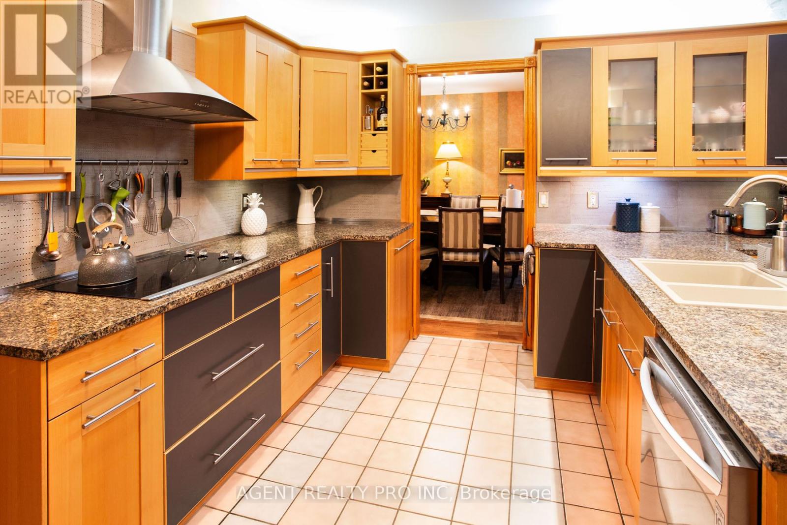 922 Country Club Crescent, London South, Ontario  N6C 5R5 - Photo 9 - X12498068