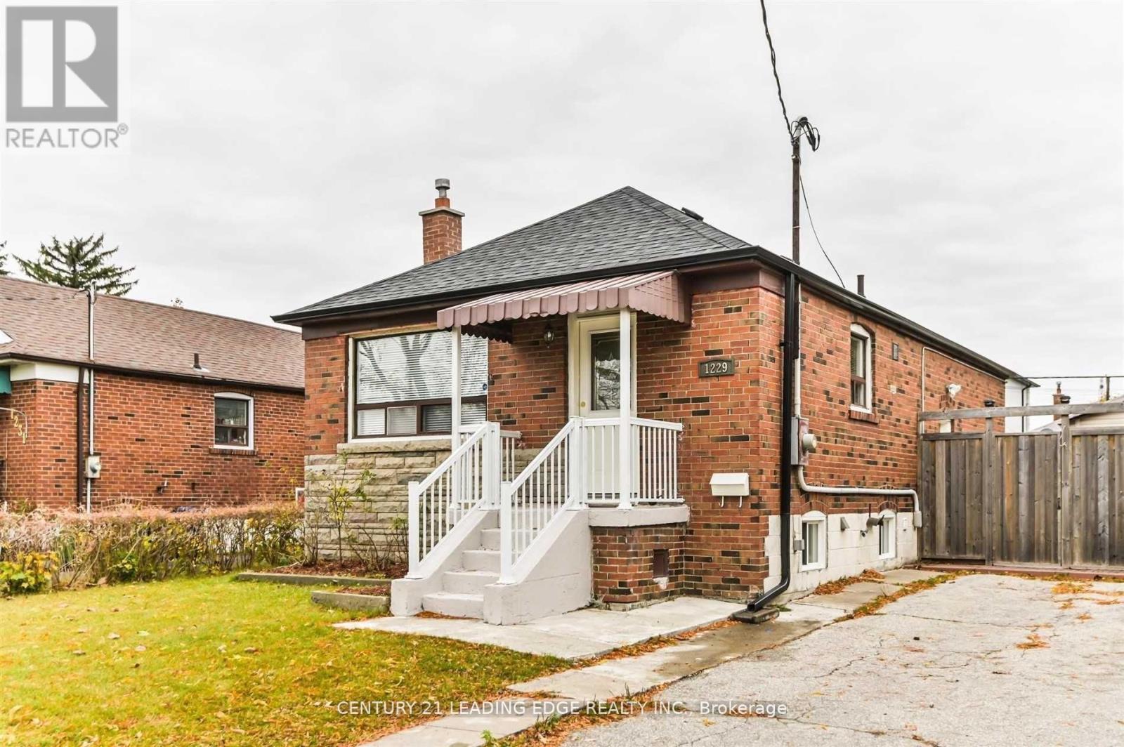 MAIN FLOOR - 1229 BIRCHMOUNT ROAD, Toronto, Ontario