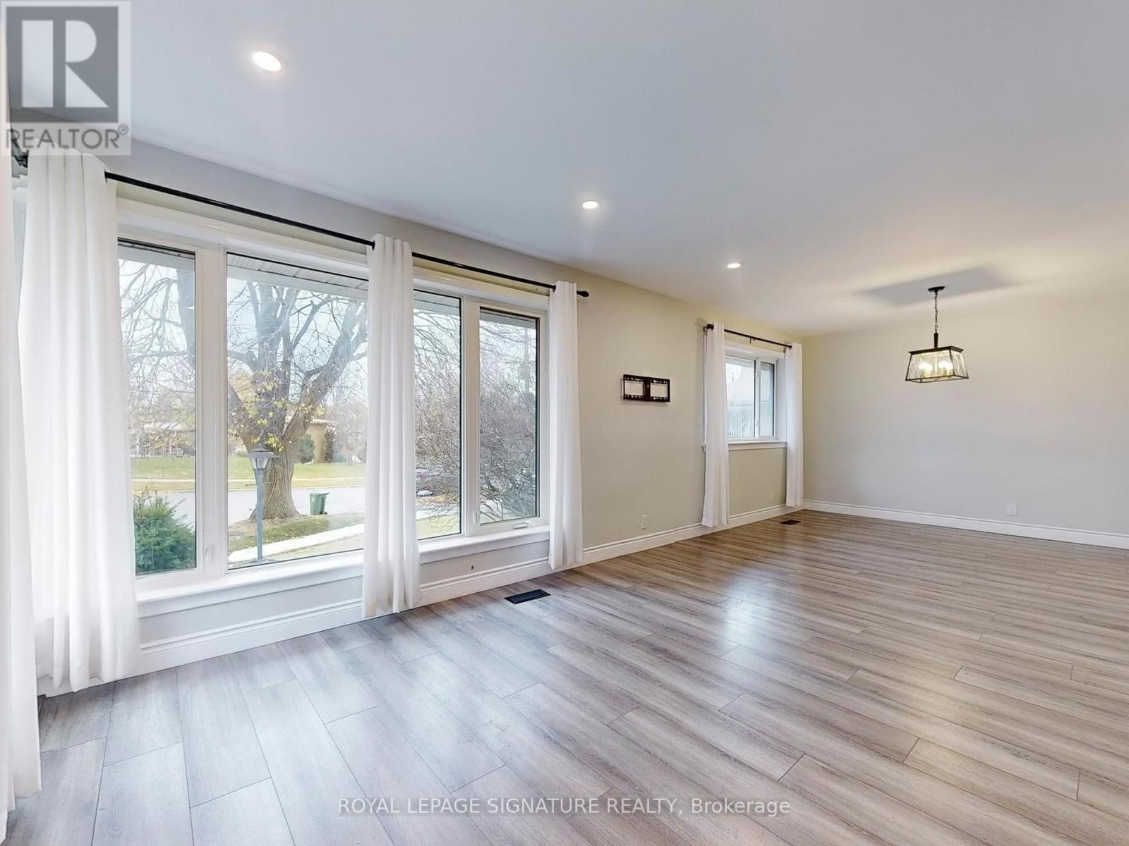 Main - 10 Vesper Court, Toronto, Ontario  M1H 1C2 - Photo 2 - E12497764