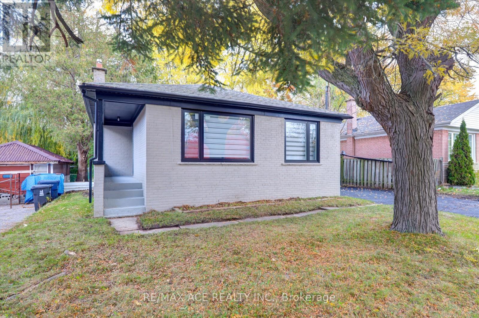 19 Blakemanor Boulevard, Toronto, Ontario  M1J 2W3 - Photo 4 - E12497982