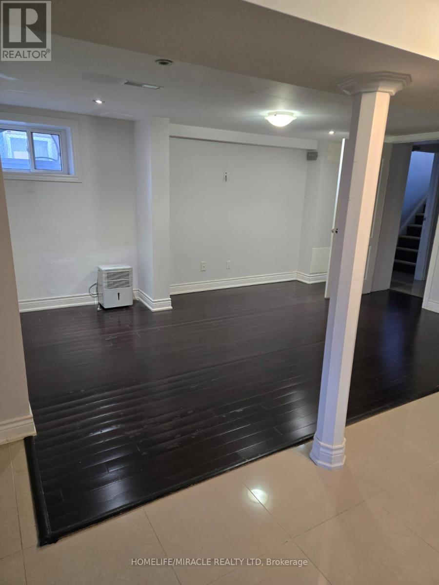 8 Densgrove Road, Toronto, Ontario  M1G 2A1 - Photo 2 - E12498000