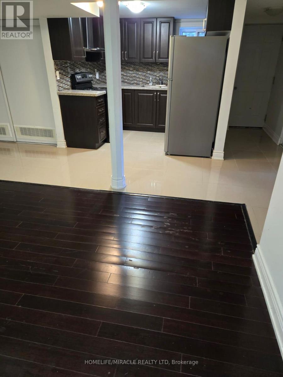 8 Densgrove Road, Toronto, Ontario  M1G 2A1 - Photo 4 - E12498000