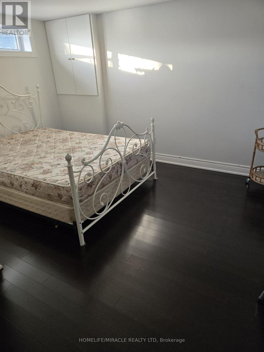 8 Densgrove Road, Toronto, Ontario  M1G 2A1 - Photo 7 - E12498000