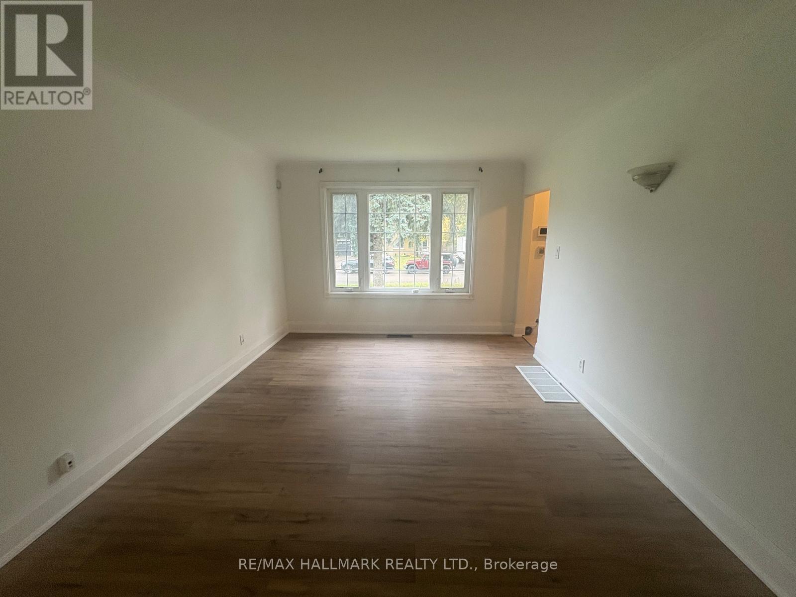 18 Woodward Avenue, Markham, Ontario  L3T 1E4 - Photo 2 - N12497266