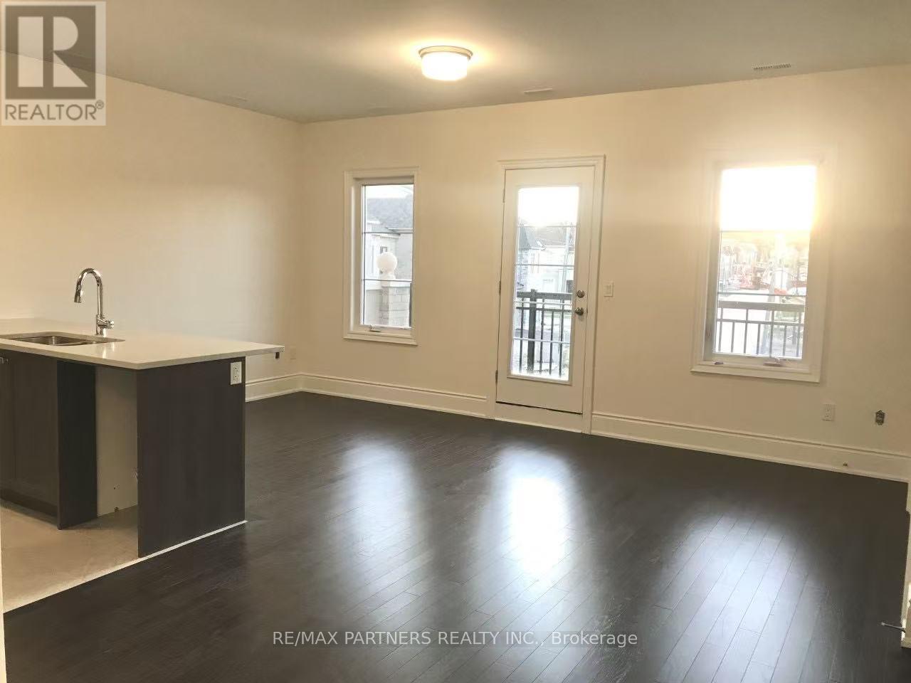 Coach - 9472 Bayview Avenue, Richmond Hill, Ontario  L4C 5H3 - Photo 2 - N12497354