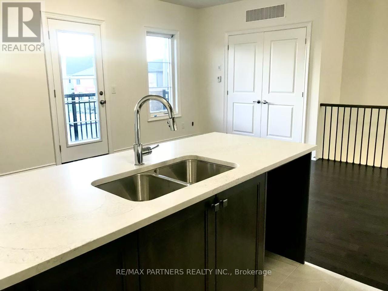 Coach - 9472 Bayview Avenue, Richmond Hill, Ontario  L4C 5H3 - Photo 4 - N12497354