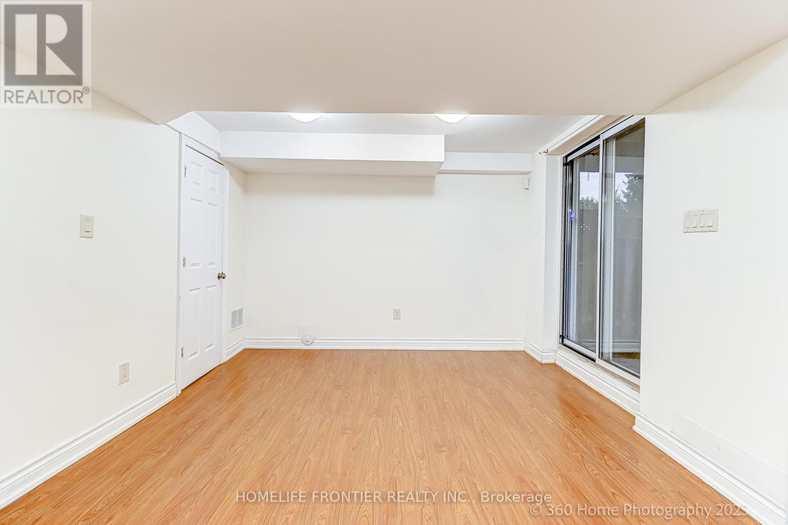 Lower - 211 Kayla Crescent, Vaughan, Ontario  L6A 3P3 - Photo 4 - N12497390