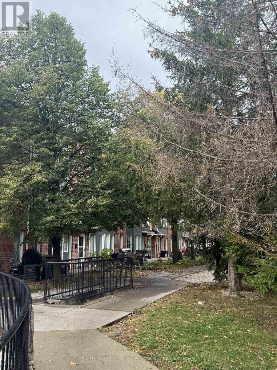 32 - 151 TOWNSGATE DRIVE, Vaughan, Ontario