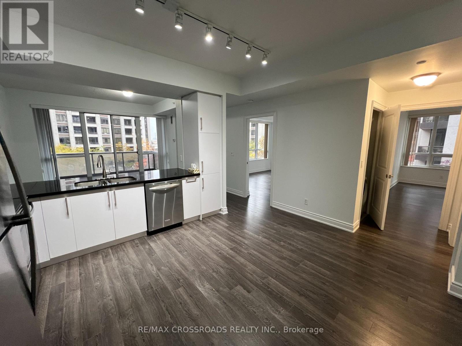 502 - 38 Cedarland Drive, Markham, Ontario  L6G 1C7 - Photo 2 - N12497616