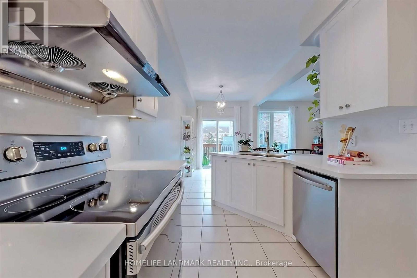 68 Hawkes Drive, Richmond Hill, Ontario  L4S 0C3 - Photo 9 - N12497656