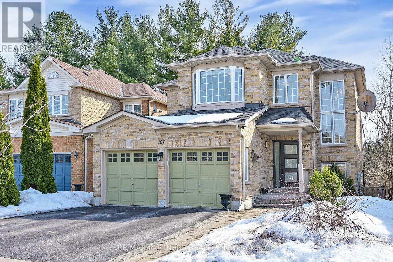 107 Worthington Avenue, Richmond Hill (Oak Ridges Lake Wilcox), Ontario  L4E 3Z6 - Photo 2 - N12497662