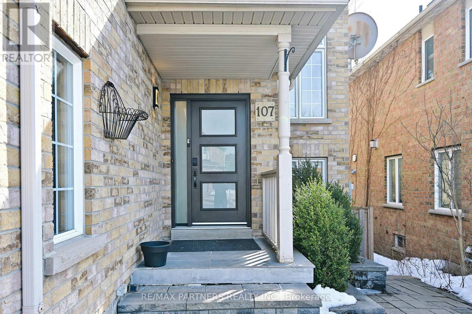 107 Worthington Avenue, Richmond Hill (Oak Ridges Lake Wilcox), Ontario  L4E 3Z6 - Photo 3 - N12497662