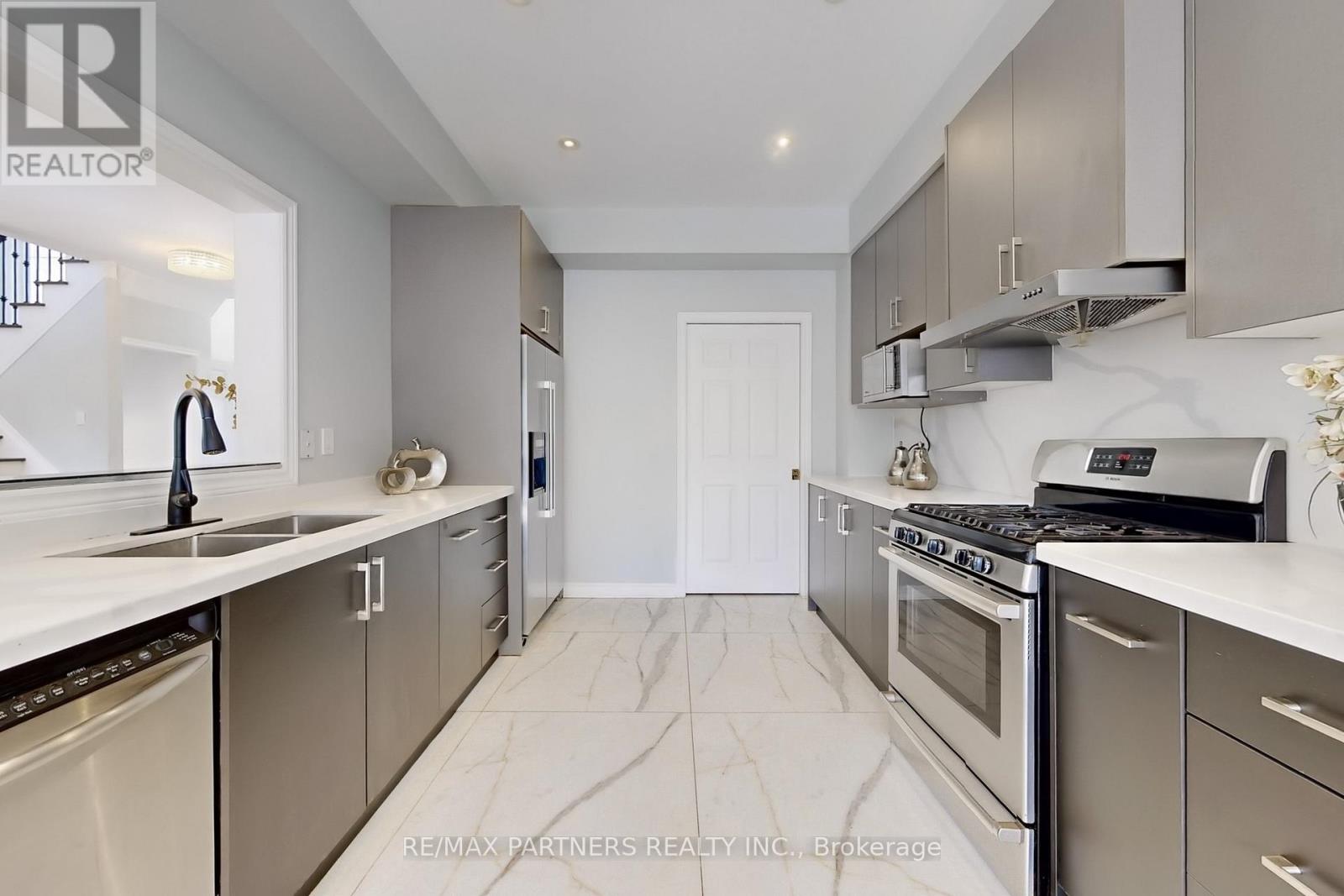 107 Worthington Avenue, Richmond Hill (Oak Ridges Lake Wilcox), Ontario  L4E 3Z6 - Photo 7 - N12497662