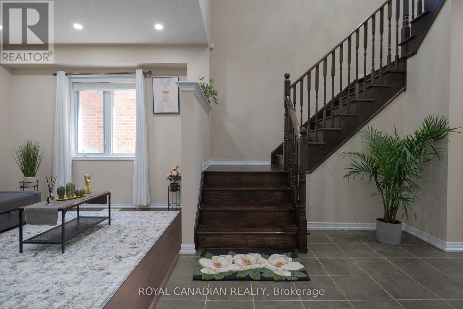 213 Richardson Crescent, Bradford West Gwillimbury, Ontario  L3Z 0R5 - Photo 5 - N12497746