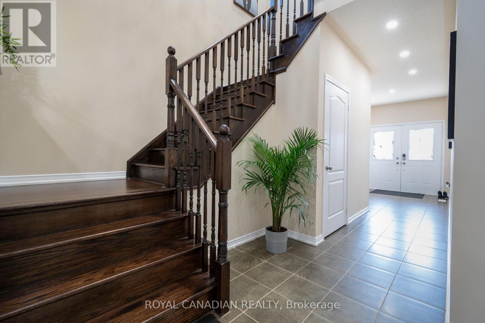 213 Richardson Crescent, Bradford West Gwillimbury, Ontario  L3Z 0R5 - Photo 6 - N12497746