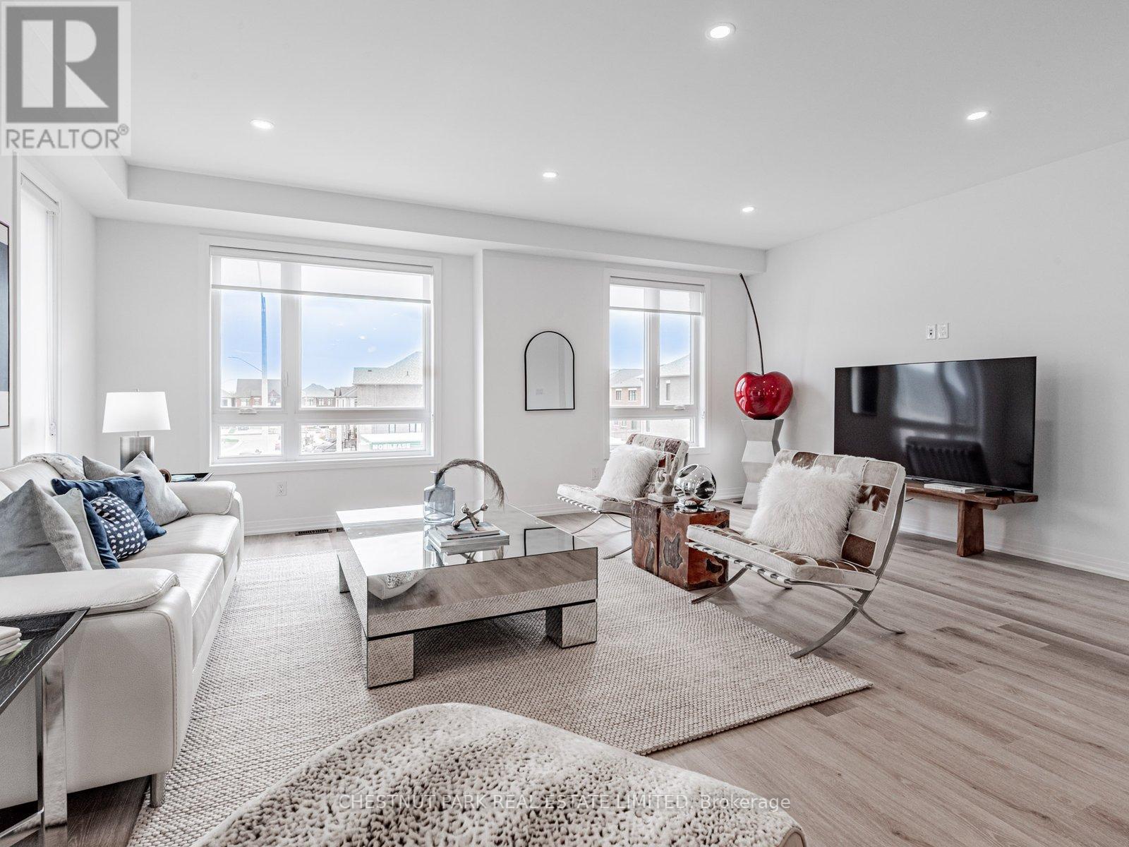 50 Robert Eaton Avenue, Markham, Ontario  M4J 2Z5 - Photo 15 - N12497754