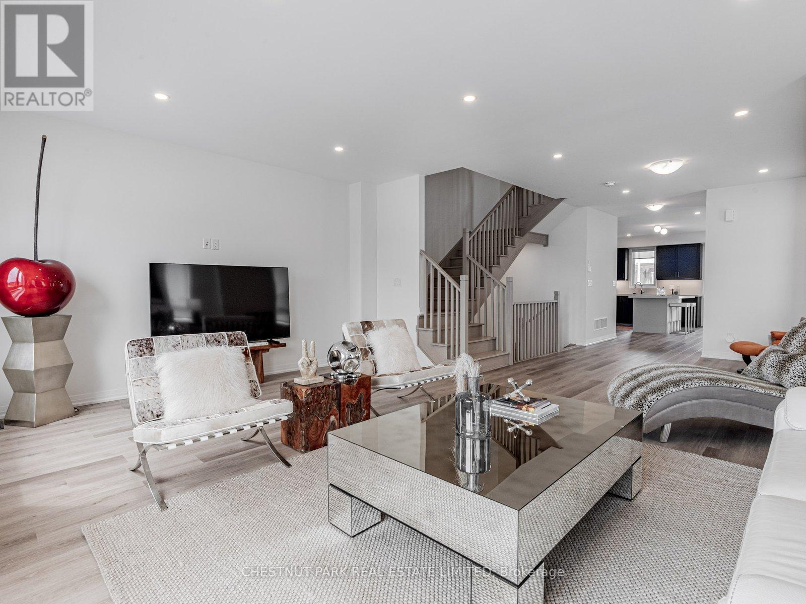 50 Robert Eaton Avenue, Markham, Ontario  M4J 2Z5 - Photo 17 - N12497754