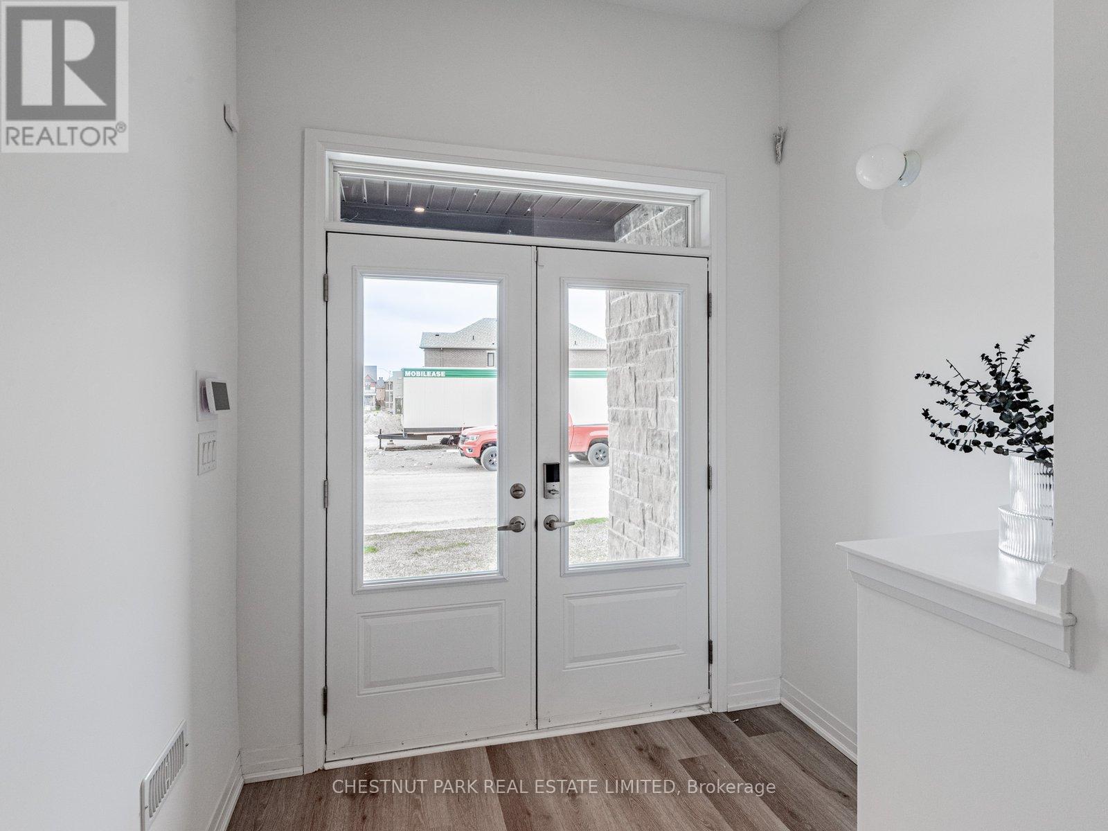 50 Robert Eaton Avenue, Markham, Ontario  M4J 2Z5 - Photo 2 - N12497754