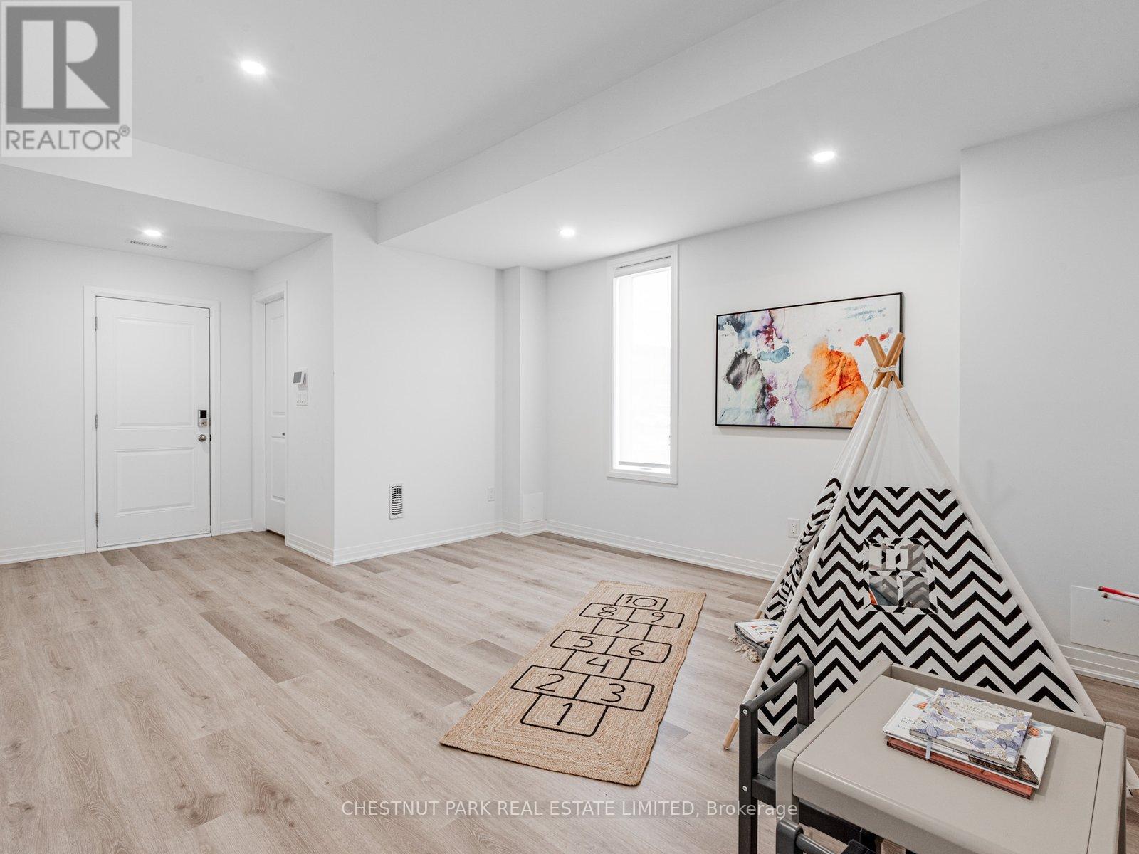 50 Robert Eaton Avenue, Markham, Ontario  M4J 2Z5 - Photo 25 - N12497754