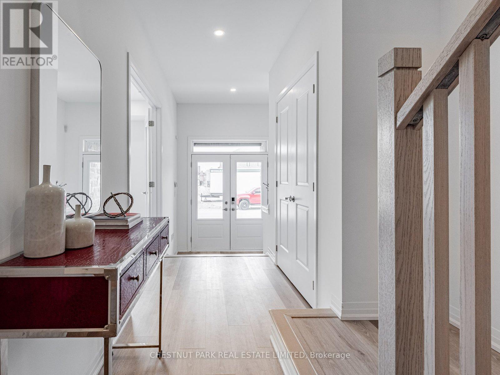 50 Robert Eaton Avenue, Markham, Ontario  M4J 2Z5 - Photo 3 - N12497754