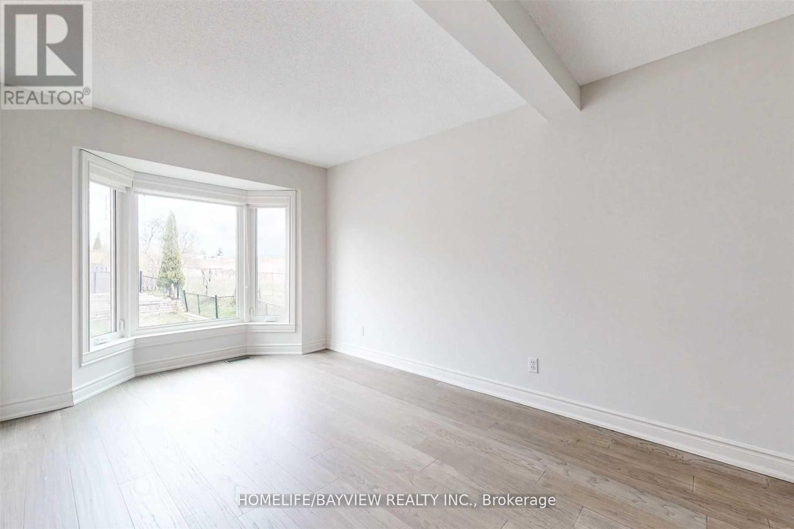 109 William Curtis Circle, Newmarket, Ontario  L3Y 8L8 - Photo 4 - N12497824